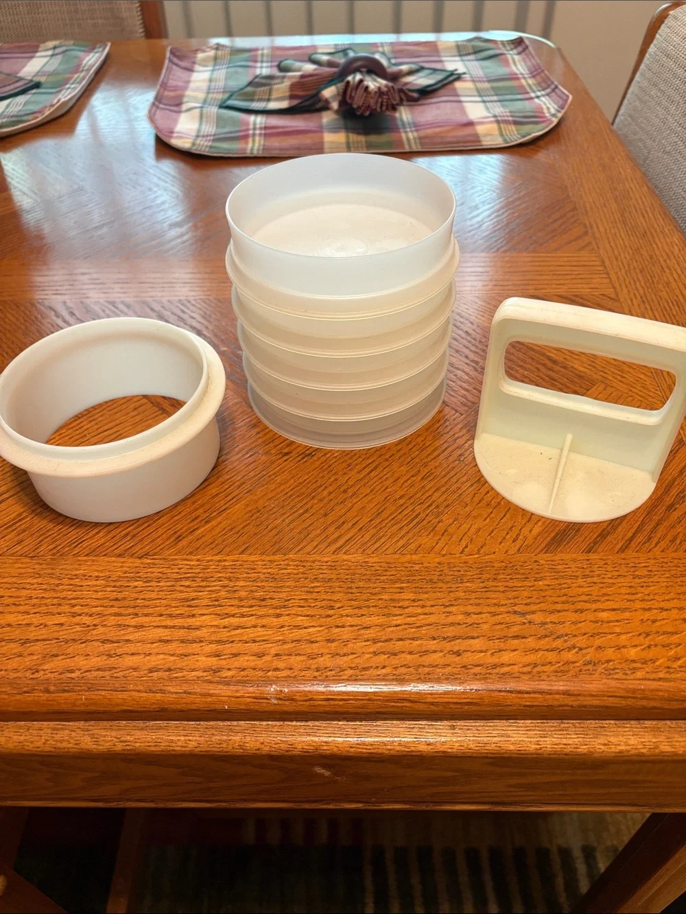 Vintage Tupperware Hamburger Patty Press “NO LID” 5 Keepers, Ring and Press 4”